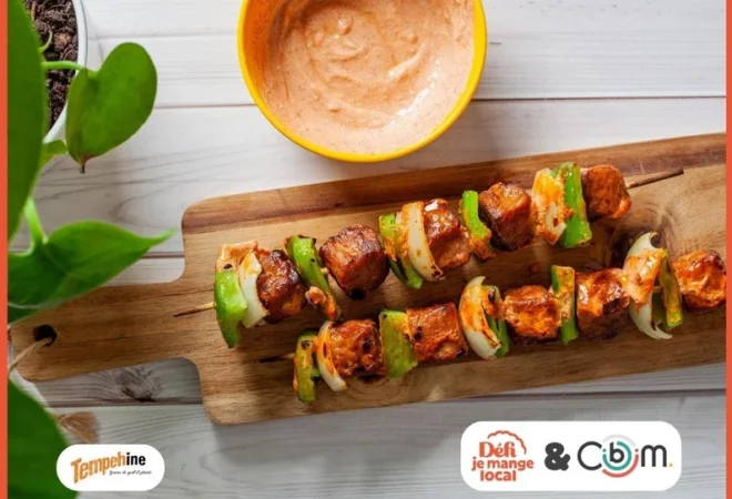 Recette DÉFI JE MANGE LOCAL : Brochettes de tempeh tandoori – Tempehine